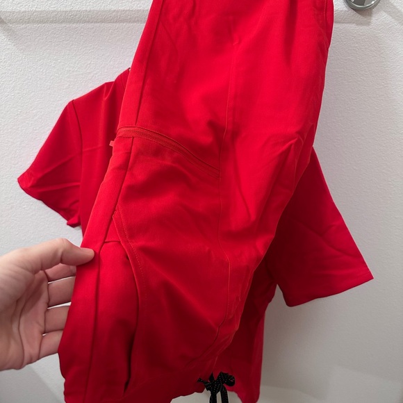 Fabletics Scrubs- RED - Picture 2 of 4